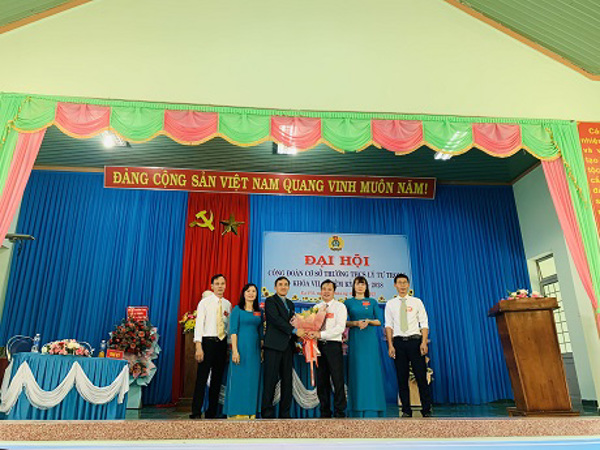 LĐLĐ huyện M’Đrắk chỉ đạo thành công Đại hội điểm 02 CĐCS